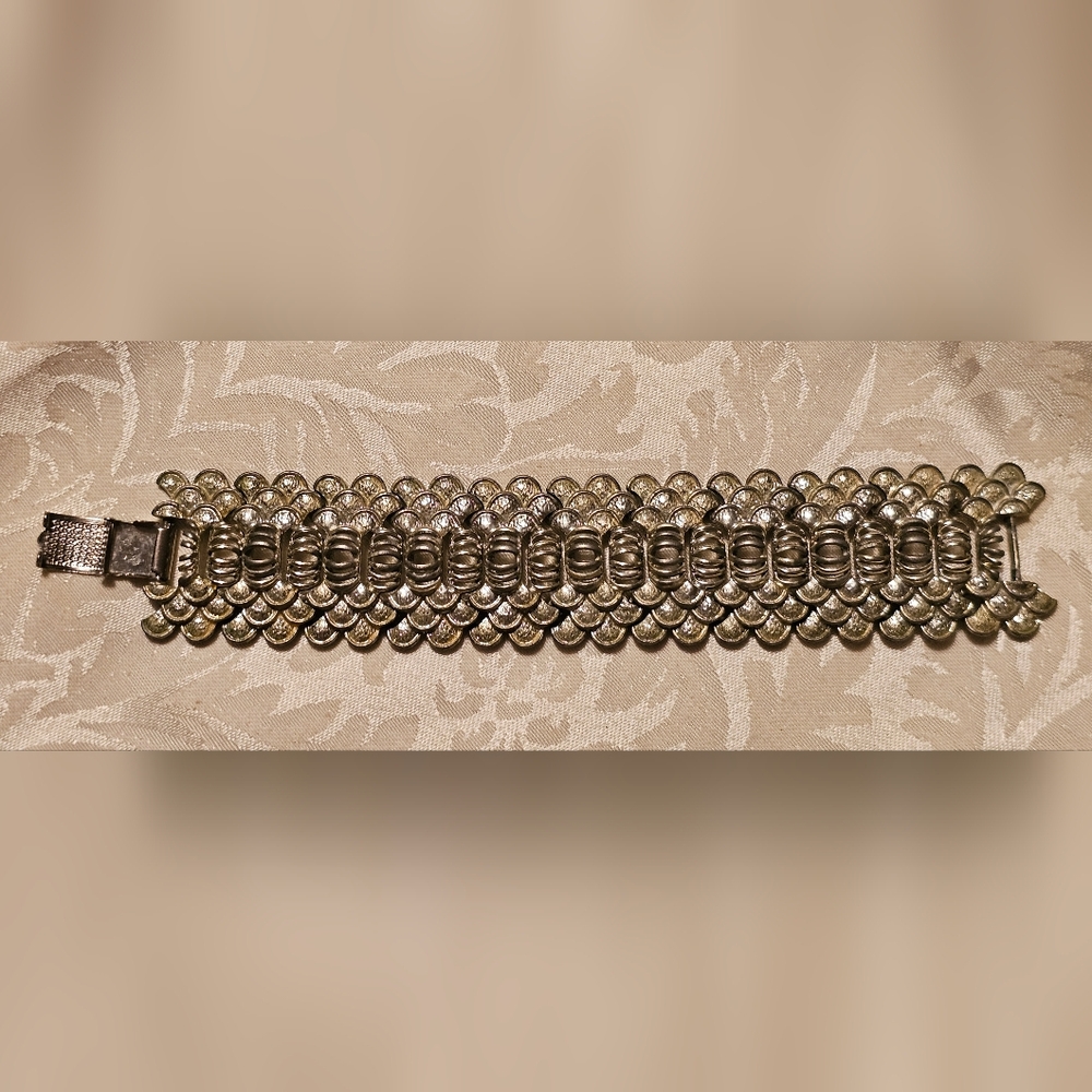 VTG 1950s Classic Coro Pegasus Layered Design 8" Bracelet Cuff Silvertone